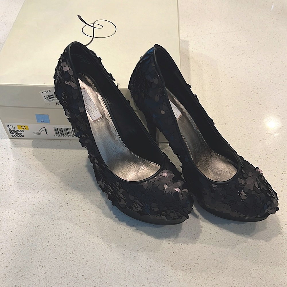 Rachel Roy Size 6.5 Black On Black Heels